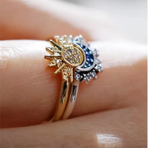 Vista 4 de Juego de anillos de luna y sol para mujeres y niñas, anillos de diamantes de imitación, anillos a juego de sol y luna para pareja, novio, novia