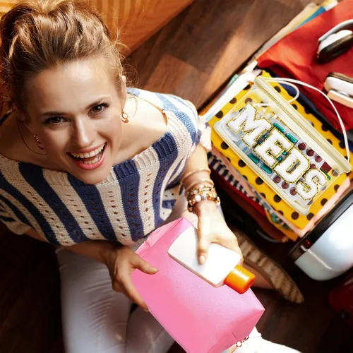 Vista 5 de Geetery Bolsa de Letras de Chenilla, Estuches de Viaje Meds Cheer Regalos para Porristas Bolsa de Cosméticos Maquillaje de Nylon Portátil Preppy