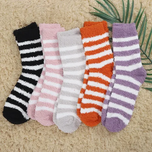 Vista 4 de Calcetines mullidos para mujer, calcetines suaves y esponjosos, calcetines de felpa gruesos y acogedores, calcetines de Navidad para mujer, 5 pares