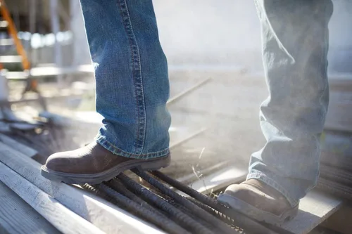 Vista 4 de Ariat Jeans M4 de tiro bajo con corte de bota Scoundrel para hombre