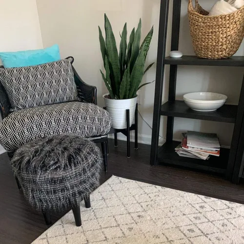 Vista 3 de Beebel 4 plantas artificiales Sansevieria de 30 pulgadas, plantas de serpiente, vegetación de plástico, planta de agave sintética perfecta