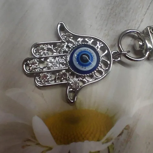 Vista 4 de Llavero Hamsa de cristal de ojo malvado, dije de diamantes de imitación, llavero de mano de Fátima para bolso y monedero con clip, adorno