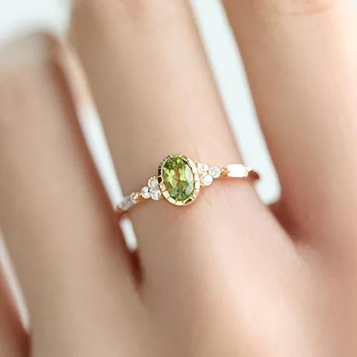 Vista 4 de Anillo de Cobre Chapado en Oro con Circonita Cúbica Ovalada Vintage, Anillo Llamativo, Accesorio Personalizado Ideal para Uso Diario Casual
