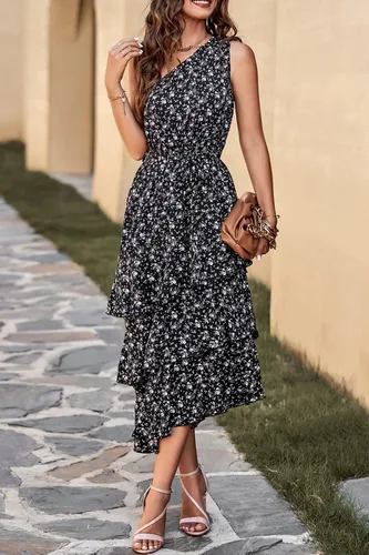 Vista 2 de PRETTYGARDEN Vestido de verano floral para mujer, casual, de un hombro, escalonado, con volantes, a media pierna, vestido bohemio para la playa