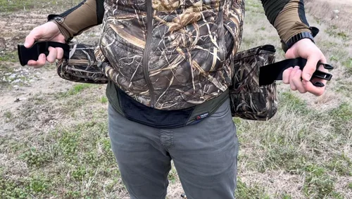 Vista 7 de MOJO Outdoors Dove - Cangurera impermeable con bolsillo para teléfono celular