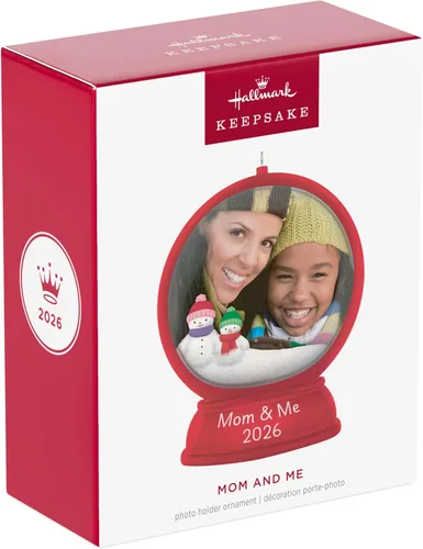 Vista 7 de Hallmark Keepsake Adorno de Navidad (foto de 2026 con globo de nieve de mamá y yo)