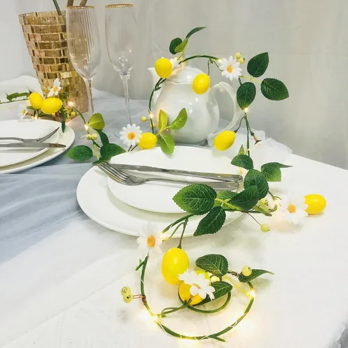 Vista 4 de Guirnalda de plantas de vid de limón amarillo, frutas artificiales, margaritas blancas, bayas con luz de hadas, funciona con pilas para el hogar