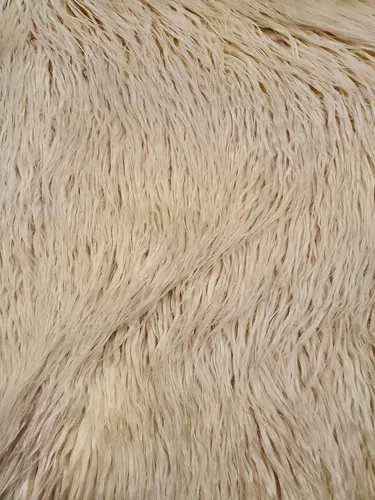Vista 7 de Tela rizada de pelo sintético de alpaca de pelo largo vendido por The Yard (blanco)