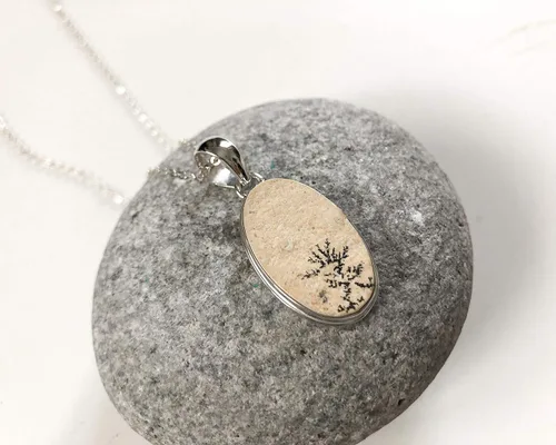 Vista 4 de Dendritic Agate pendant, Leaf jasper pendant, Scenic yellow dendritic agate, Oval rough stone pendant, Desert storm pendant, Natural stone