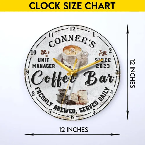 Vista 2 de V VIBEPY Reloj de madera de barra de café impreso en 2D, decoración personalizada de mesa de café, accesorios de barra de café, relojes de madera