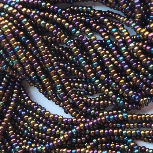 Vista 2 de Seed Beads 11/0 Checa Negro Rainbow Iris Metálico (paquete completo Hank Pack) Cuentas de cristal