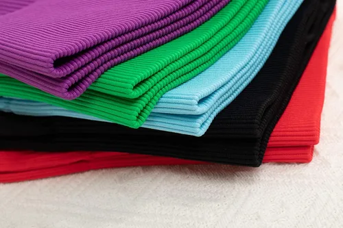 Vista 8 de Meyeeka Conjuntos de entrenamiento para mujer con tirantes halter, brasier deportivo de cintura alta, pantalones cortos de yoga, 2 piezas, sin