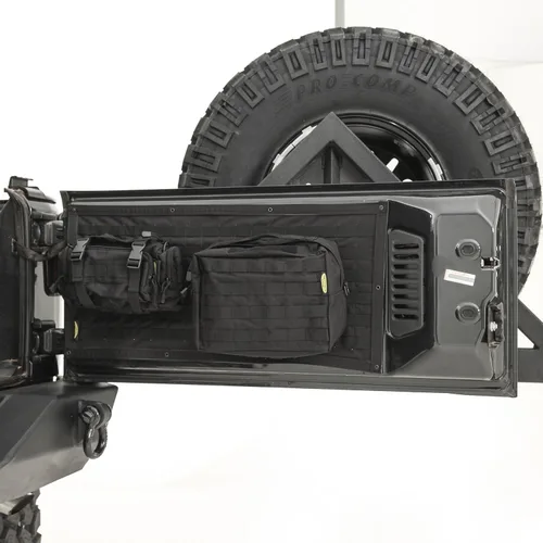 Vista 2 de Smittybilt 5662301 G.E.A.R. Funda negra para puerta trasera de Jeep Wrangler