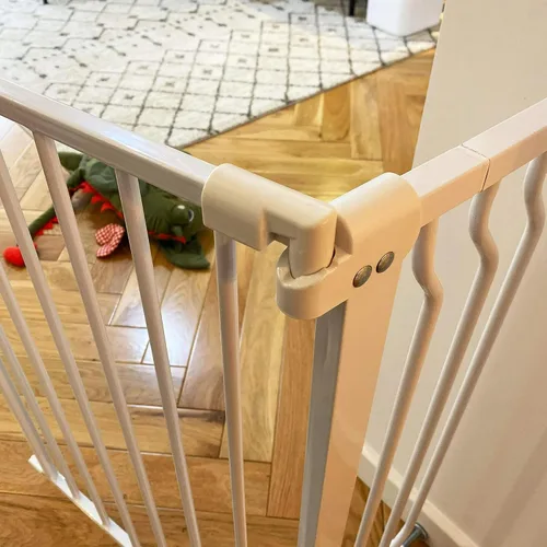 Vista 9 de BalanceFrom Easy Walk-Thru Baby Safety Gate, Fits 29.1" to 38.5" Openings