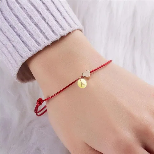 Vista 2 de Pulsera de cuerdas rojas, pulsera con letra inicial para mujer, pulsera de corazón con moneda, amor, hecha a mano, trenzada, cuerda roja, pulsera