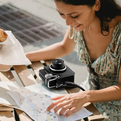Vista 6 de Fintie Funda protectora para cámara instantánea Fujifilm Instax Mini 40 – Funda de piel vegana premium con correa ajustable extraíble