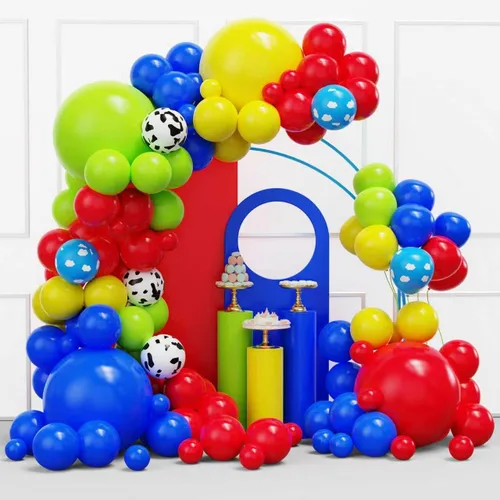 Vista 20 de Kit de arco de guirnalda de globos de color dorado y negro, 134 globos metálicos dorados y negros con diferentes tamaños para graduación