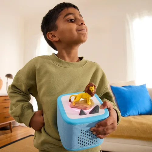 Vista 2 de Toniebox 2 Audio Player Disney Bundle for Kids 3+ with Lightning McQueen, Simba, Winnie The Pooh, and Baloo - Sky Blue Azul cielo