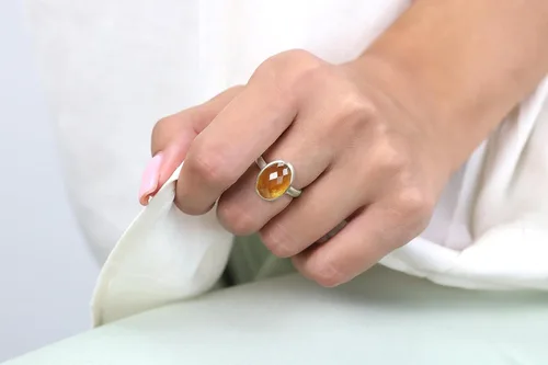 Vista 5 de Anillo de citrino de oro macizo – Piedra natal de noviembre de 14 quilates – Elegante anillo apilable con bisel ovalado – Propuesta perfecta