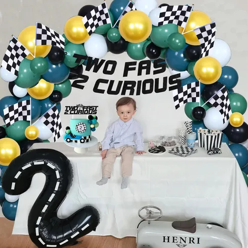 Vista 2 de Two Fast Two Curious - Decoraciones de cumpleaños, suministros de fiesta de coche de carreras, kit de arco de guirnalda de globos Let's Go Racing