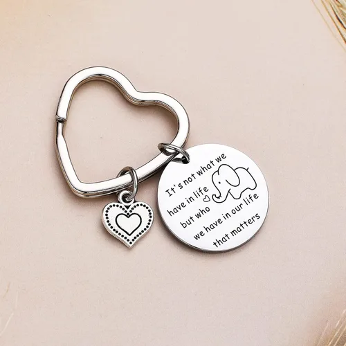 Vista 2 de Llavero de elefante, llavero para hermanos, llavero para hermana, joyería de cumpleaños, joyería de cumpleaños, llavero de hija, llavero de aliento