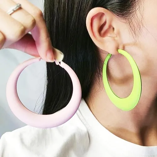 Vista 3 de Aretes de aro coloridos para mujer, aretes colgantes de neón de los años 80 y 90, aretes retro mate grandes, aretes gruesos exagerados, joyería Y2K