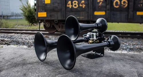Vista 2 de HornBlasters Outlaw - Bocina de tren negra de 12/24 voltios solamente - 3 trompetas - gran sonido