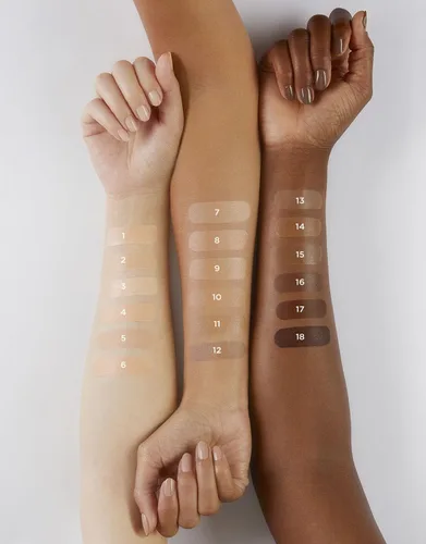 Vista 4 de Hourglass Veil hidratante con color para la piel, humectante tintado con aspecto de rocío, beneficios de maquillaje y cuidado de la piel, ligero