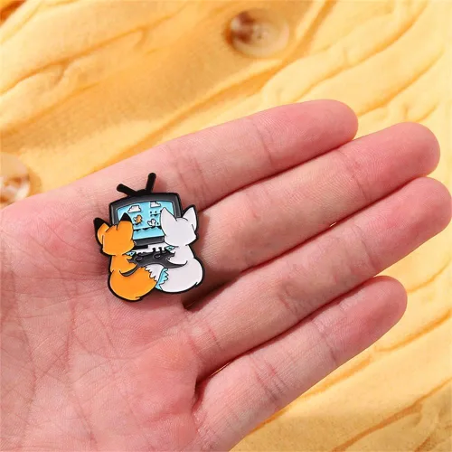 Vista 4 de Broche de animales para parejas, zorros, para mujeres, niñas, hombres, a la moda, lindo esmalte de gato, animales, juegos, amistad, amor, siempre