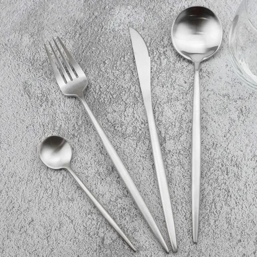 Vista 15 de Juego de cubiertos de oro mate, 5 piezas de acero inoxidable 18/10 con acabado satinado, servicio para 1, cuchara tenedor de cuchillo con pajitas