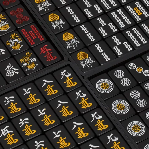 Vista 2 de Yellow Mountain Imports - Juego de Mahjong Riichi japonés - Azulejos negros de tamaño estándar y estuche de vinilo - con ficha del Viento del Este