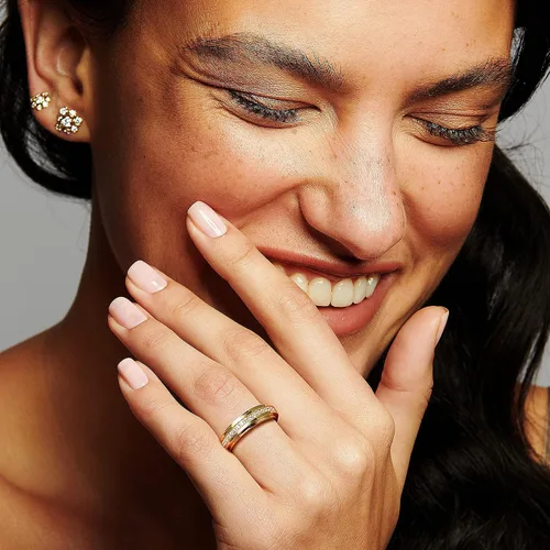 Vista 2 de Kainier Anillos de ansiedad chapados en oro de 14 quilates piedras de circonita cúbica anillos giratorios para mujeres y hombres anillos