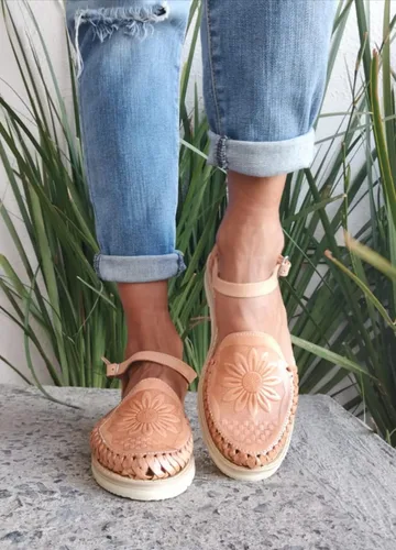 Vista 4 de Macarena Collection Sandalias Huarache para mujer sandalias de cuero colorido estilo mexicano color tostado girasol troquelado 040 Beige Bronceado