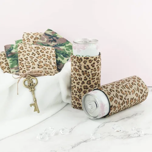 Vista 5 de Paquete de 6 enfriadores de latas delgados de terciopelo aislados, de neopreno suave y esponjoso, soporte de manga delgada de 12 onzas (leopardo)