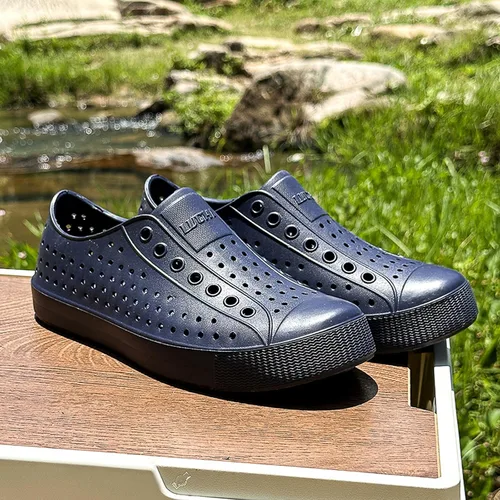 Vista 3 de FLIOZY Zuecos de jardín impermeables para hombres y mujeres, zapatos ligeros y transpirables de EVA sin cordones, cómodos y antideslizantes, calzado