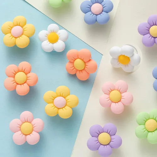 Vista 5 de NEVEGE Dijes de flores para zapatos para niñas, bonitos dijes de diseño para zapatos para adultos, adolescentes, niños, decoración de zapatos