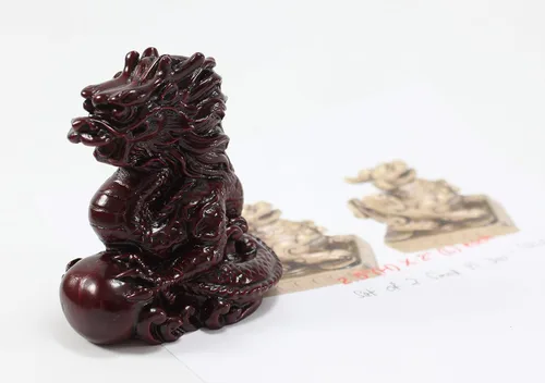 Vista 3 de Poderoso Dragón - Figura coleccionable japonesa china asiática roja pisapapeles