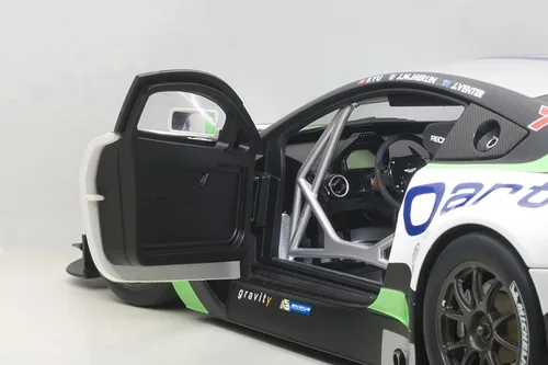 Vista 3 de Aston Martin V12 Vantage Bathurst 12 horas Endurance Race 2015#99 JM. Merlin/J. Venter/F. Yu 1/18 Modelo de coche por Autoart