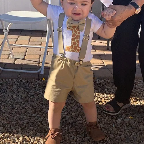 Vista 2 de IWEMEK Disfraz de safari de la selva para el primer cumpleaños de los niños y bebés traje salvaje pantalones cortos tirantes en Y para fotos