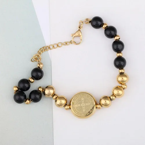 Vista 2 de Pulsera de acero inoxidable chapado en oro con medalla cruzada de protección de San Benito, N A