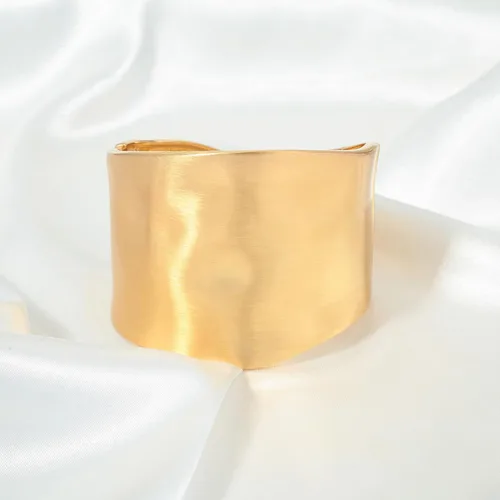Vista 5 de Brazalete grueso de oro para mujer, pulsera ancha dorada martillada, pulsera de muñeca abierta, joyería de Navidad