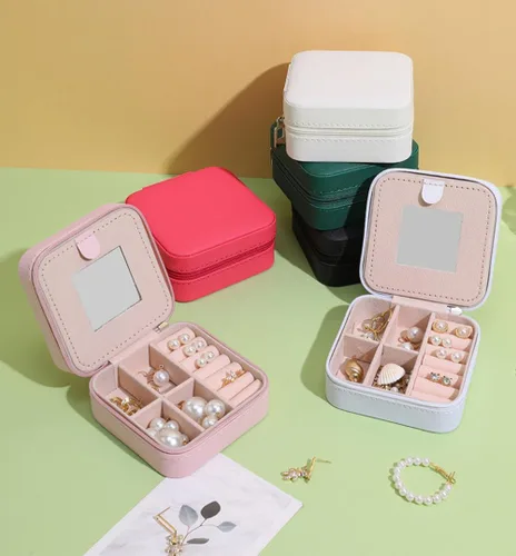 Vista 5 de ZITEZHGO Joyero de viaje con letras, organizador de joyas, bonita caja pequeña rosa para niñas y mujeres con espejo (rosa, S)