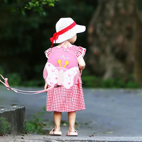 Vista 2 de SUN EIGHT Mochila infantil para niñas y niños, linda mochila escolar de dibujos animados en 3D para bebés, niños y niñas de 1 a 5 años, Mariposa
