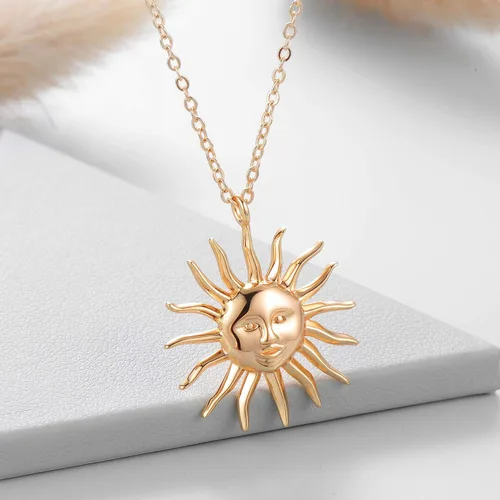 Vista 4 de MEVECCO Collar de oro para mujer, disco de moneda con patrón celestial, colgante grabado chapado en oro de 18 quilates, simple, personalizado