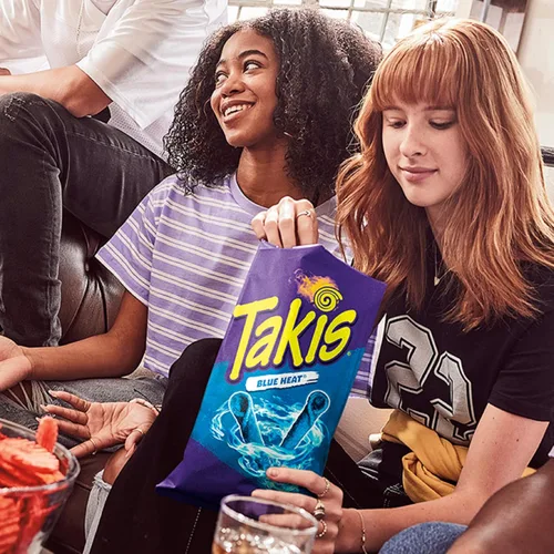 Vista 7 de Takis Blue Heat edición limitada, paquete de 2