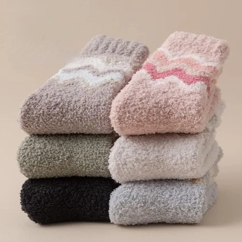 Vista 7 de Calcetines peludos para mujer, calcetines de felpa acogedores, suaves, esponjosos, lindos, cálidos para invierno, calcetines de Navidad, regalos