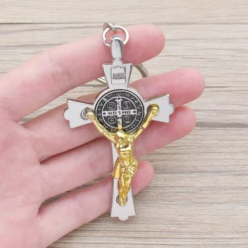 Vista 8 de 12 llaveros de San Benito para el bautismo, primera comunión, religioso, católico, conmemorativo, regalo conmemorativo, Crucifijo de dos tonos