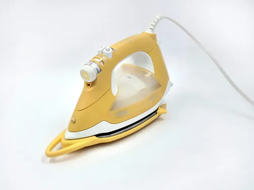 Vista 7 de Oliso TG1600 Pro Plus SmartIron de 1800 vatios con elevación automática y protector de suela de hierro de silicona Oliso Solemate (amarillo) + bolsa