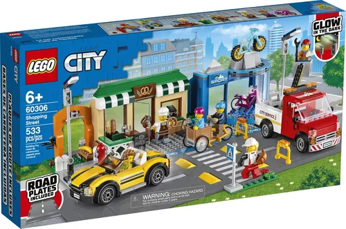 Vista 4 de LEGO City Shopping Street 60306 Kit de construcción; juguete de construcción genial para niños, nuevo 2021 (533 piezas)