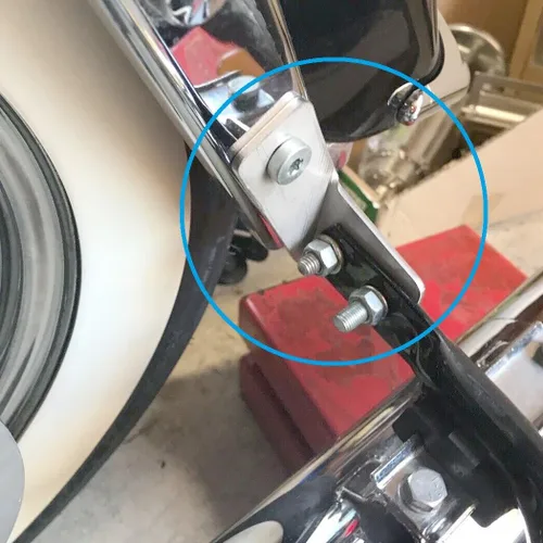 Vista 2 de Compatible con soporte de riel de alforja para guardabarros roto, lado derecho/izquierdo, de acero inoxidable, compatible con Harley-Davidson